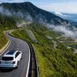 SUV đổ đèo an toàn trên cung đường núi nhiều khúc cua